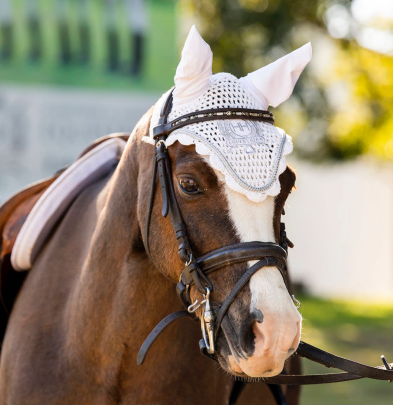 HH Equestrian White & Silver Bonnet