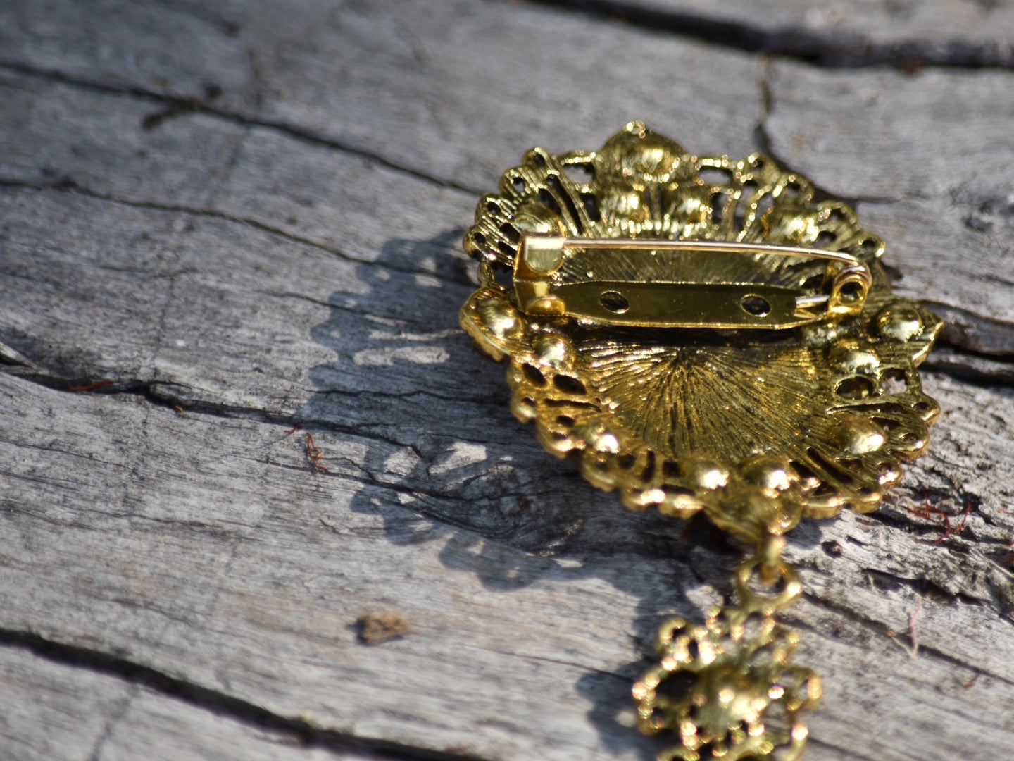 Vintage Style Beauty Brooch