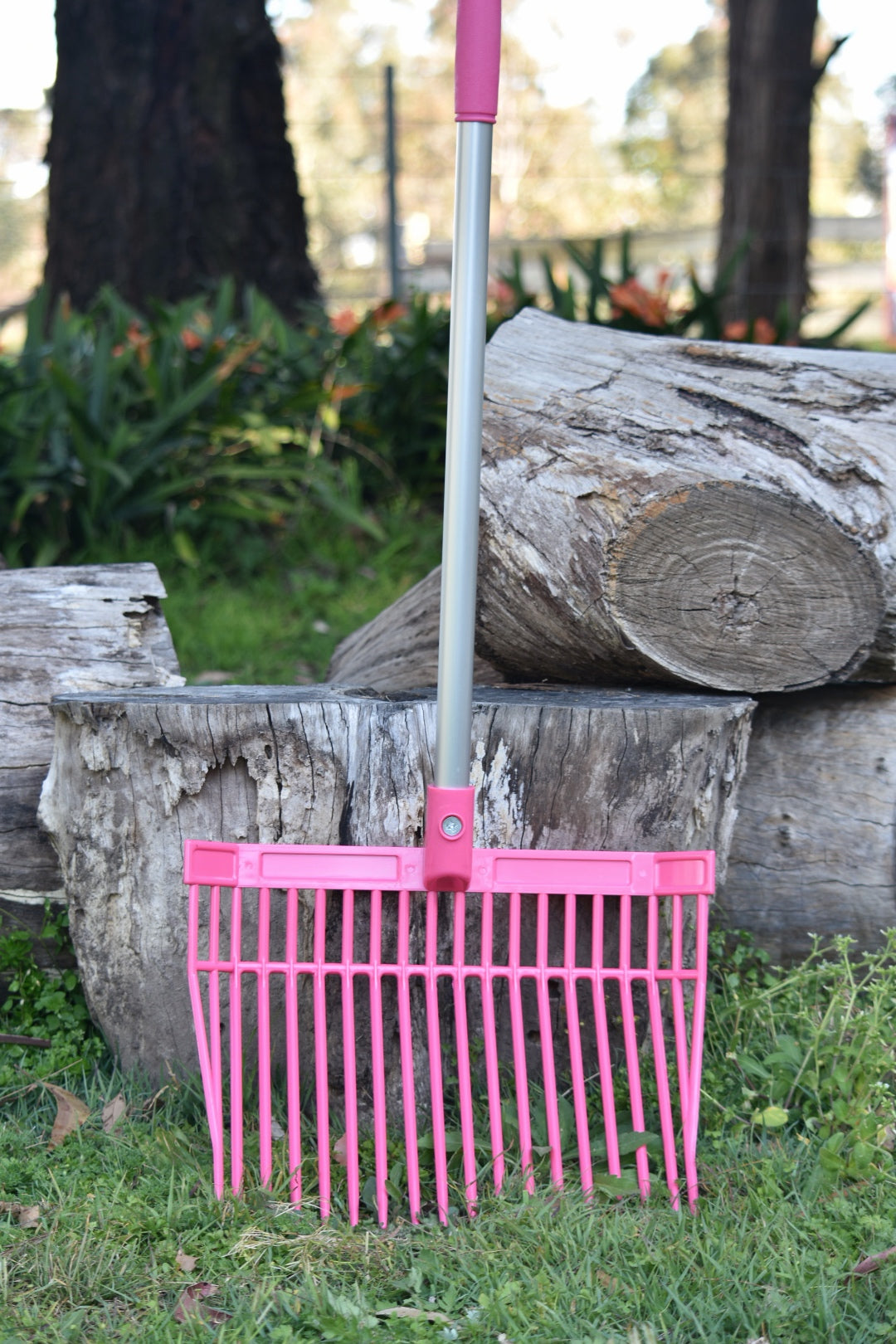 Red Gorilla Straight Handled Stable Rake – Penelope Claire Ponywear