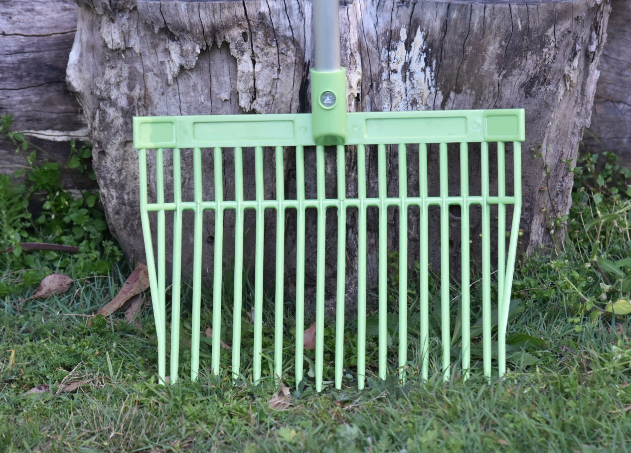 Red Gorilla Straight Handled Stable Rake – Penelope Claire Ponywear