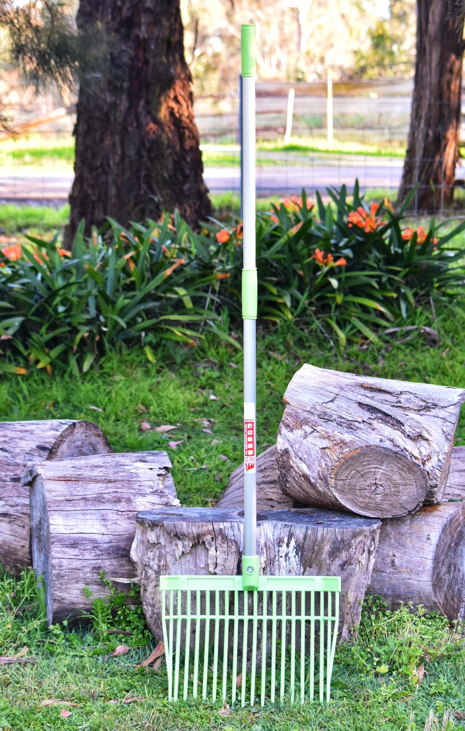 Red Gorilla Straight Handled Stable Rake – Penelope Claire Ponywear