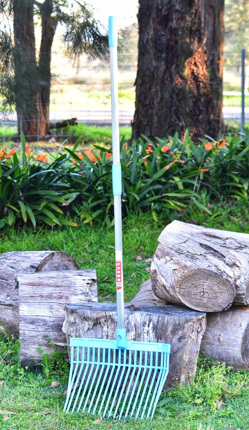 Red Gorilla Straight Handled Stable Rake – Penelope Claire Ponywear